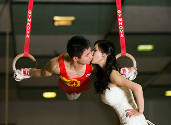 体操冠军的高难度婚纱照