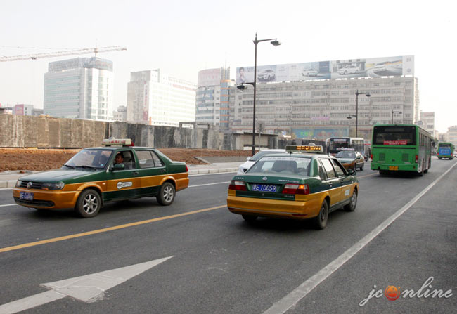 广场西街通车方便市民出行