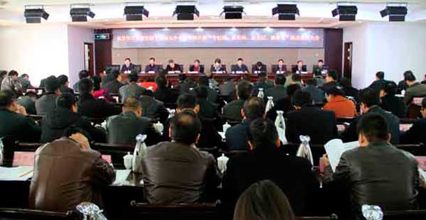 岚县召开学习贯彻党的十八届五中全会精神开展“守纪律、转作风、走基层、抓落实”活动动员大会