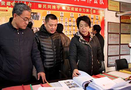 县委书记高奇英就精准扶贫工作进行调研