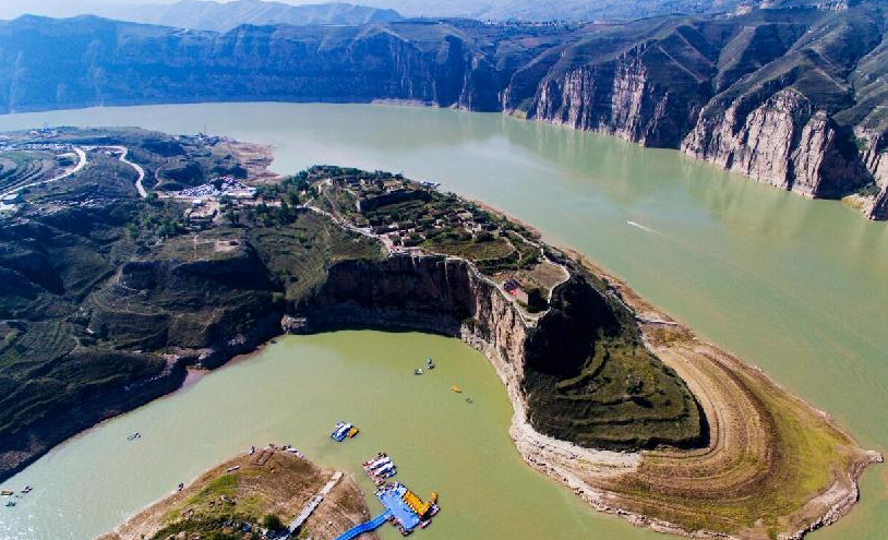 航拍老牛湾景区：长城与黄河握手的地方