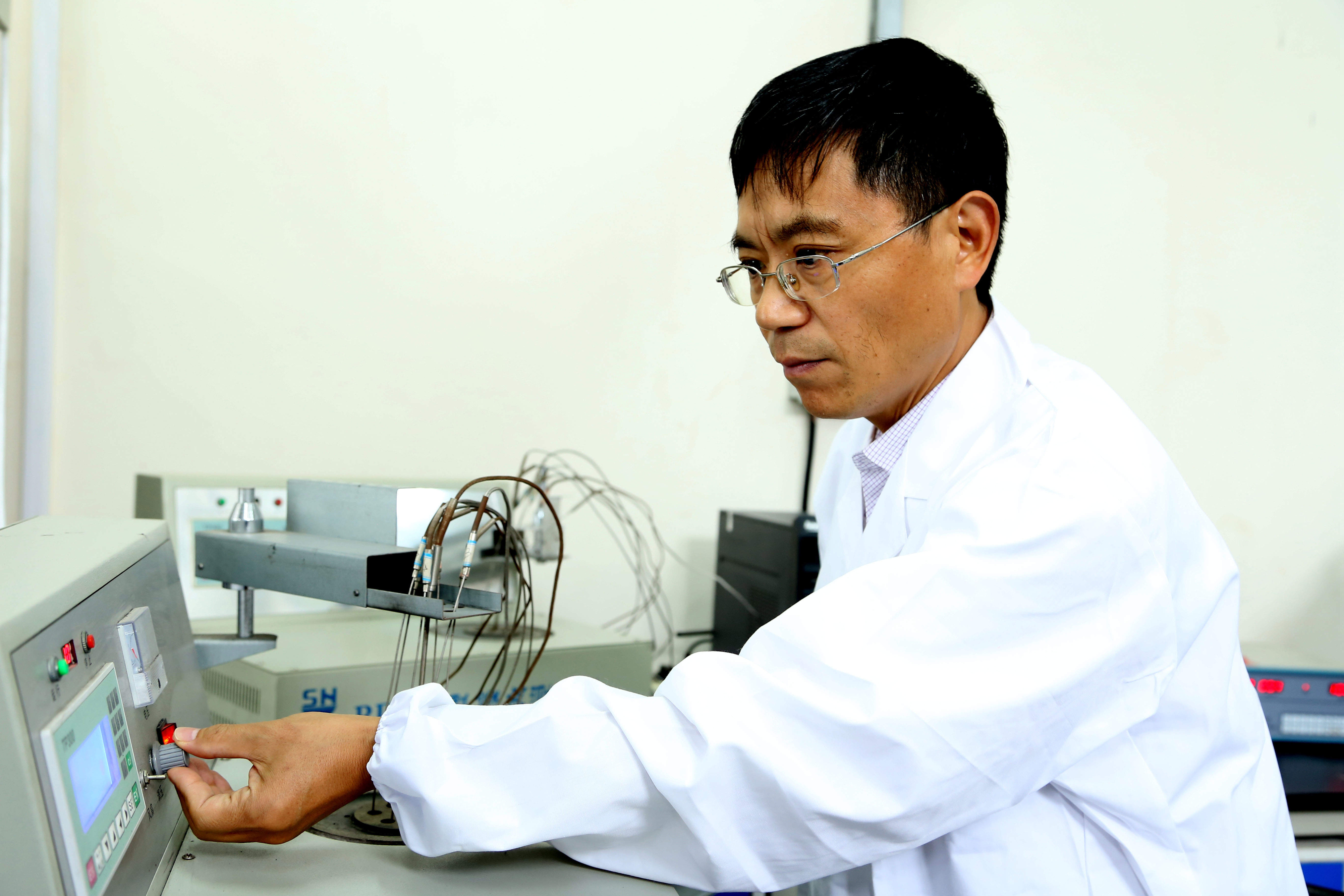 我们能够研发出&ldquo;绿焦&rdquo;，与大环境有关，与政府的关注和关心也是分不开的。