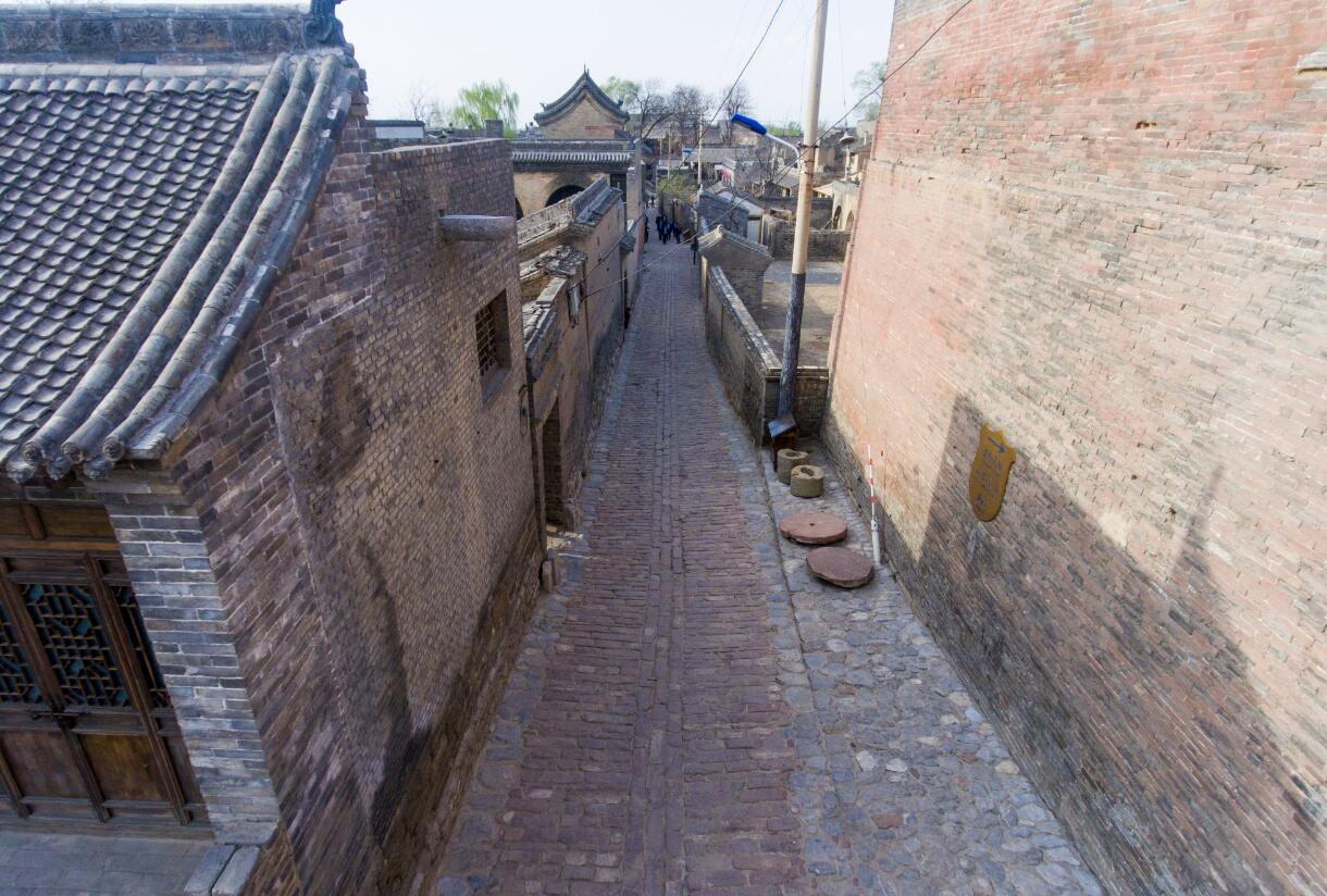与煤炭项目相比，文化旅游项目80%以上是投入大、产出小、回收慢，但传承文化这件事意义重大。