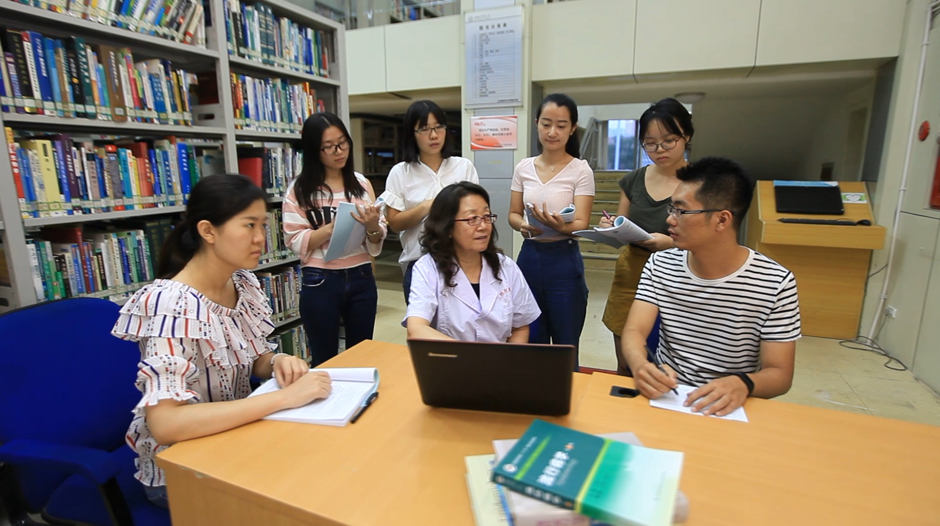 十九大勝利召開後，山西醫科大學黨委在第一時間掀起了學習宣傳貫徹的熱潮，讓全校師生感受十九大精神的真理光輝，做到入腦入心、落地生根。