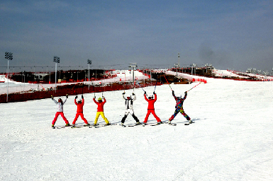 山西大同再添冬季旅游好去处 万龙白登山滑雪场开业