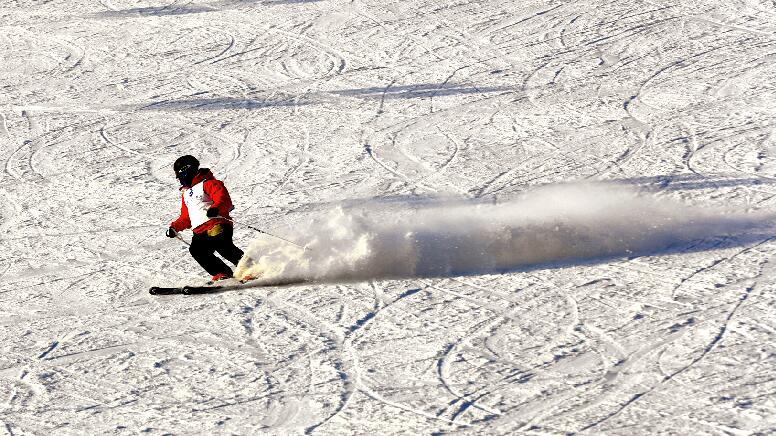 大同滑雪场上演冰雪版“速度与激情”