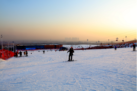 （融媒體特稿）一座雪場再次秀出大同旅遊新姿勢