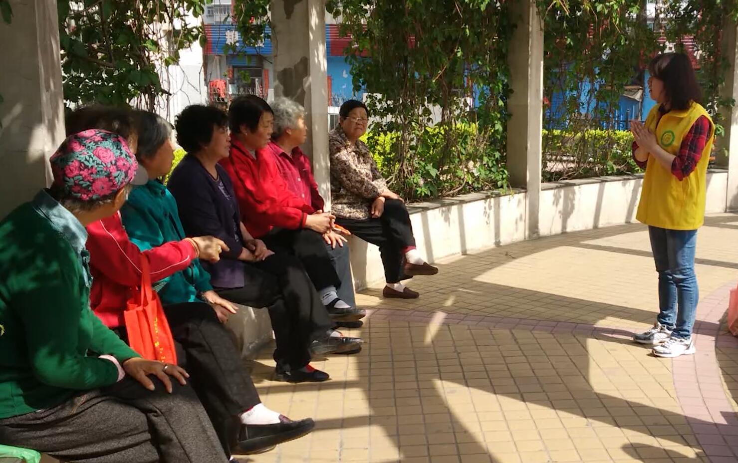 在解决人民群众兜底问题上要花大精力、下硬功夫，让困难群众感受到更多温暖。