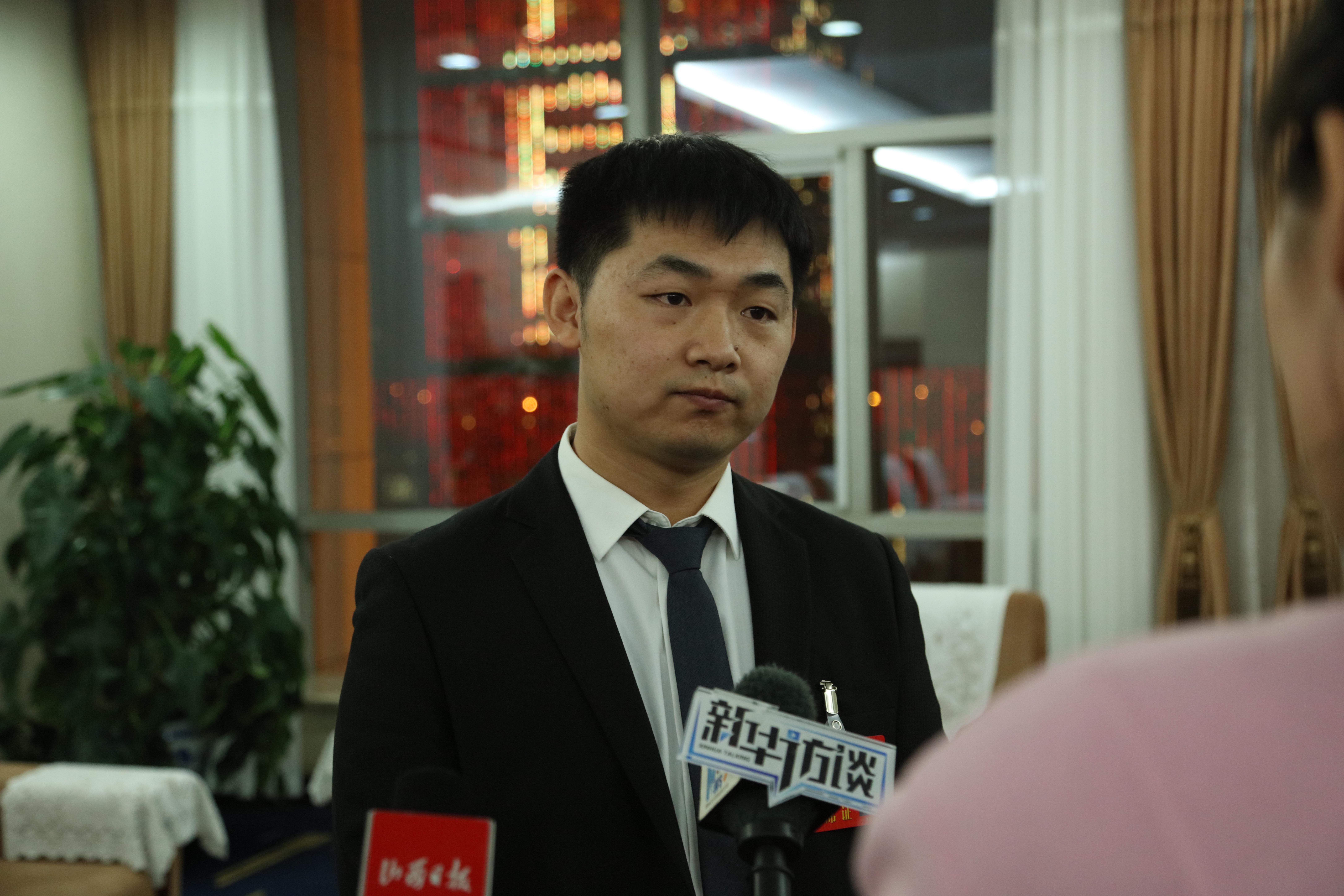 魏超"双创"大潮让青年创业者插上梦想的"翅膀"_新华访谈_新华网
