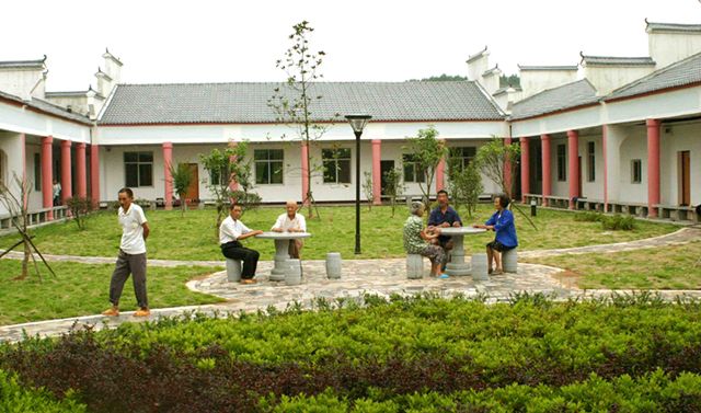 朗致和山西省政府有关部门进行接触，就在山西建设康养基地进行沟通。