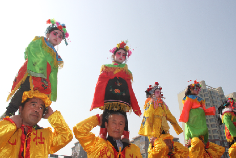 平遥：社火表演再现古城街头