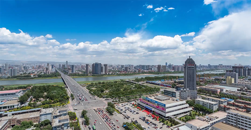 在腾退的近30平方公里土地上，进行生态修复和改造提升，努力走出一条产业优、质量高、效益好、可持续发展之路。