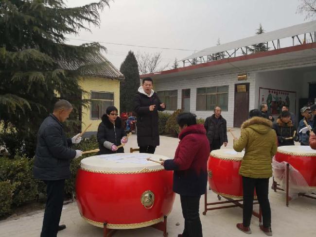 建行运城分行慰问贫困户