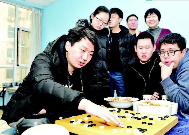 回家过年当教练 党毅飞率队“棋”开得胜