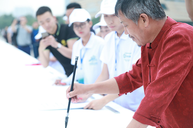 杨拴明创造“一笔空心字”吉尼斯世界纪录