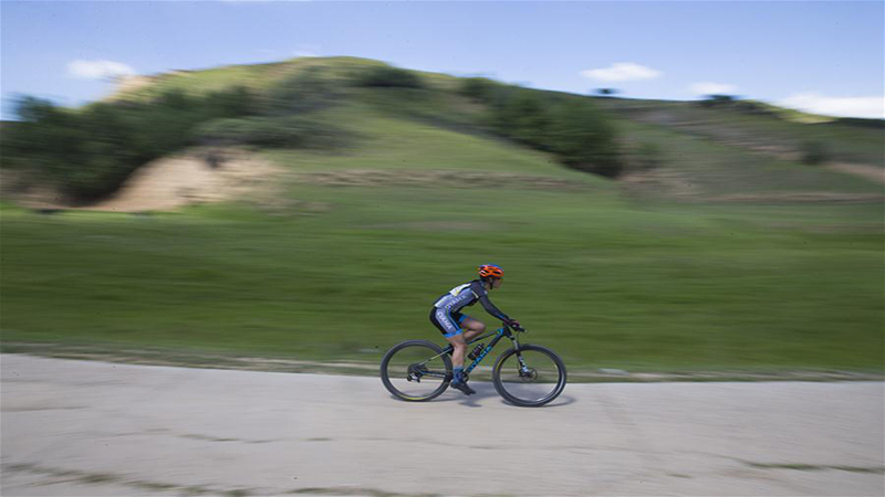 国际骑游大会山地自行车竞赛项目开赛