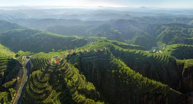 绿染吕梁山