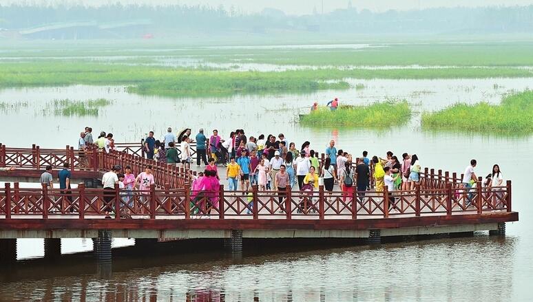 龙城“水乡”醉游人