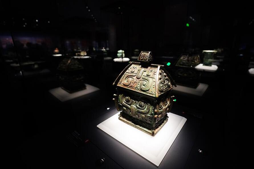 “国宝重器”面见游客——山西青铜博物馆开馆
