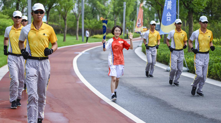 历经七十天传递 二青会实体火炬抵达山西体育中心