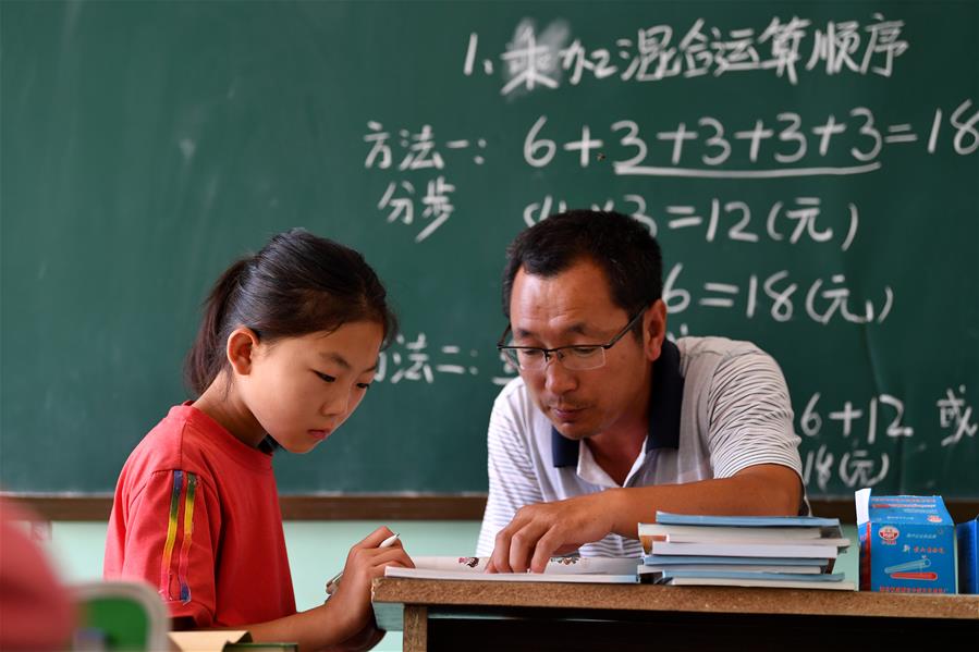 吕梁山深处:一位老师和六个娃