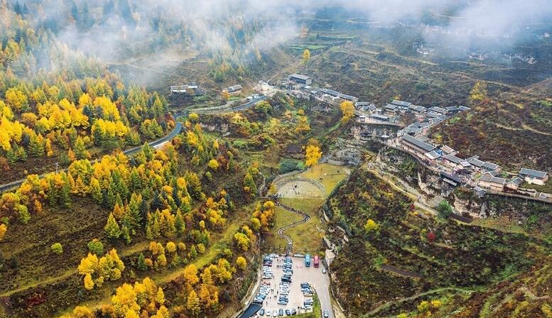 悬空古村似仙境