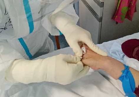 【湖北救援日记】“我不禁给他一个拥抱,他却轻轻地推开我”