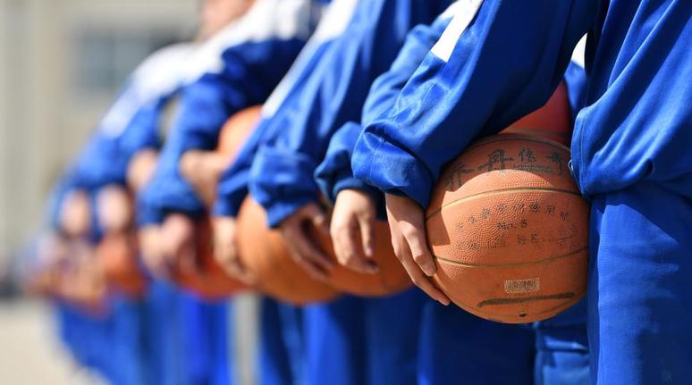 篮球——他们的篮球梦，从这所乡村小学启航