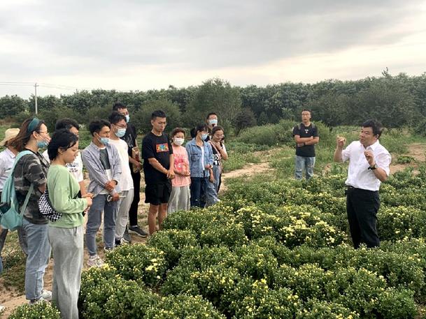 果园大棚里的“开学第一课”