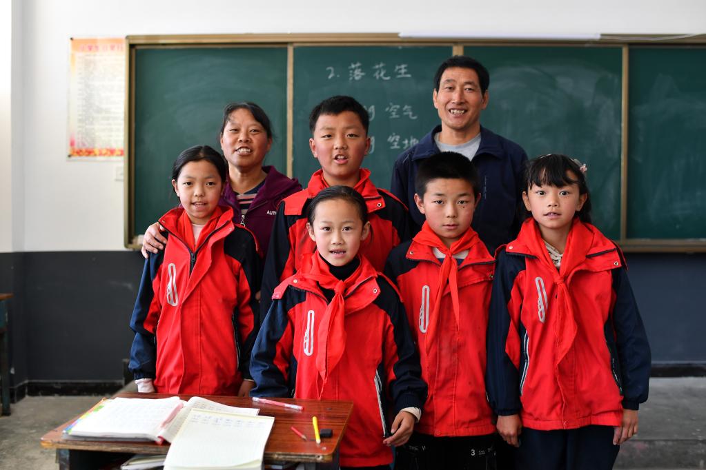 太行山麻雀小学的教师“夫妻档”