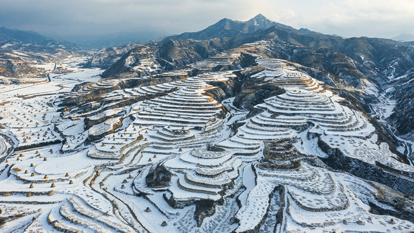 【“飞阅”中国】山西方山:梯田换银装