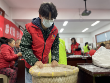 元宵节，文明实践志愿服务进社区