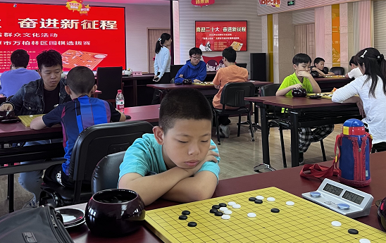 老少一堂 以棋会友