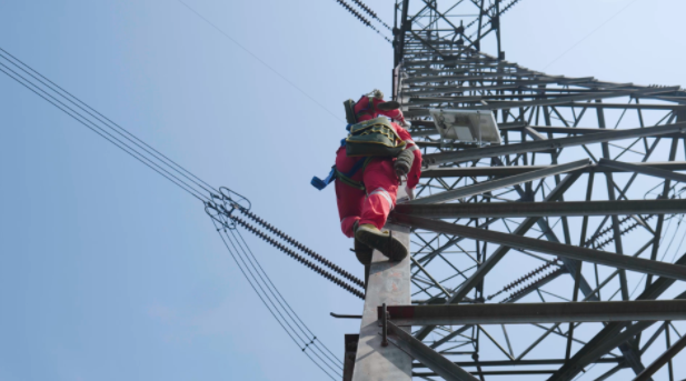 每秒外送電力7000度　百米鐵塔下的新春堅守