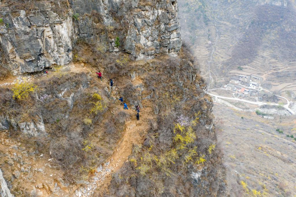 太行山村築路人：一座山 一條路 一個夢