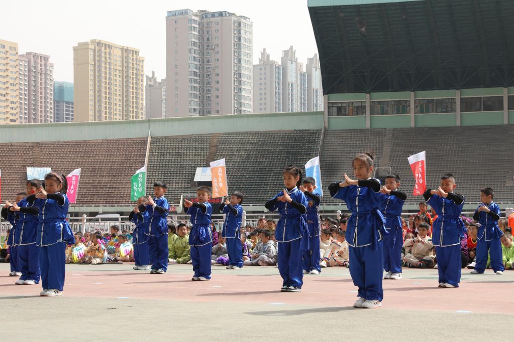 山西省直机关长治路幼儿园举办第七届春季趣味亲子运动会