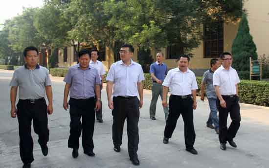 市委书记李建国对汾阳市白酒企业进行调研