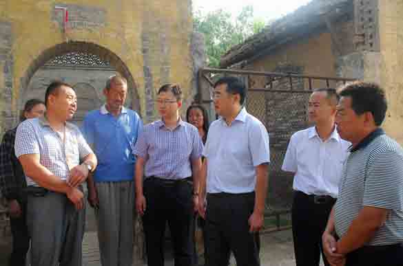 市委书记李建国慰问红军遗属